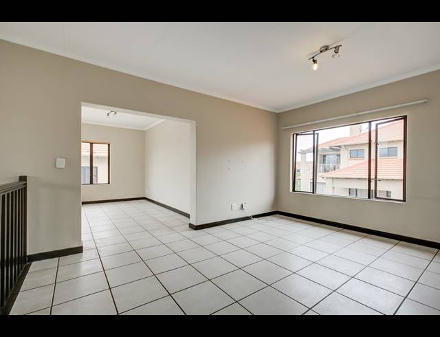 2 BEDROOM PENTHOUSE FOR SALE IN SUNNINGHILL